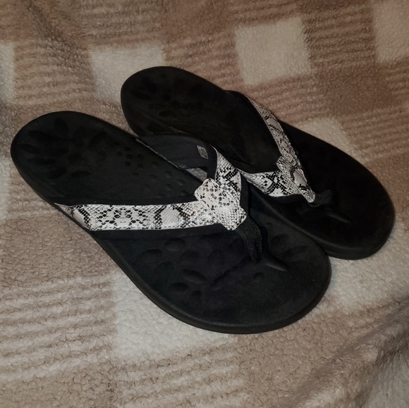 5 for $20 | Megnya Orthotic Snakeskin Print Thong Style Flip Flops - Picture 1 of 6
